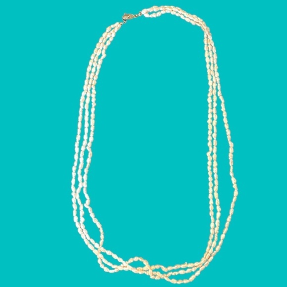 SUMMER WHITE SEED BEAD THREE STRAND LONG PEARL NECKLACE‎